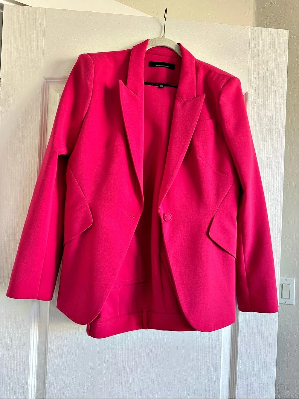 White House Black Market Floral Pink Suit - blazer and pants Size 10 Like New